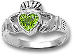 Bague Claddagh en argent avec pierre précieuse péridot