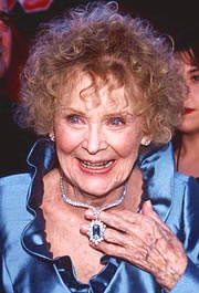 Gloria Stuart portant le collier Harry Winston Blue Diamond