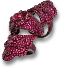 Bague d'articulation avec gemme rouge de Lydia Courteille de la collection Scarlet Empress