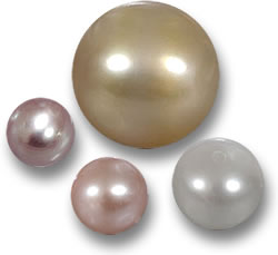 Perles blanches, roses et dorées