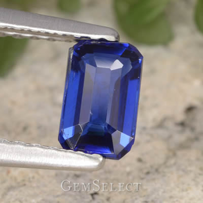 Cyanite taille émeraude du Népal