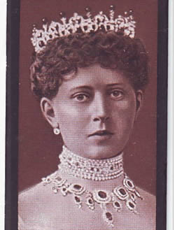 La princesse Margaret portant sa couronne et ses bijoux