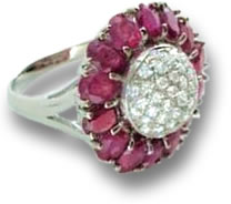 Bague cocktail fleur rubis et diamants