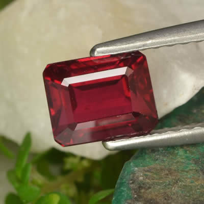 Rubis fin octogonal du Mozambique