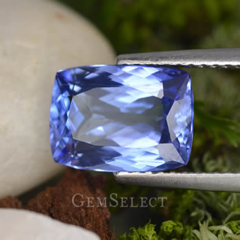 Pierre précieuse de tanzanite taille coussin