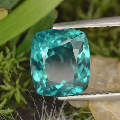 Pierre précieuse d'apatite bleue