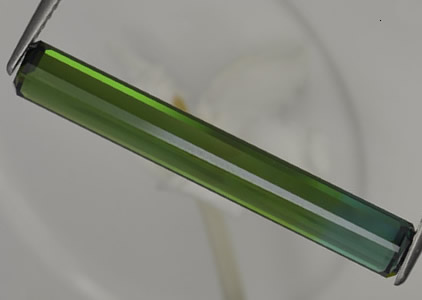 Pierre gemme de tourmaline multicolore