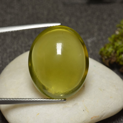Cabochon en pierre précieuse de quartz citron