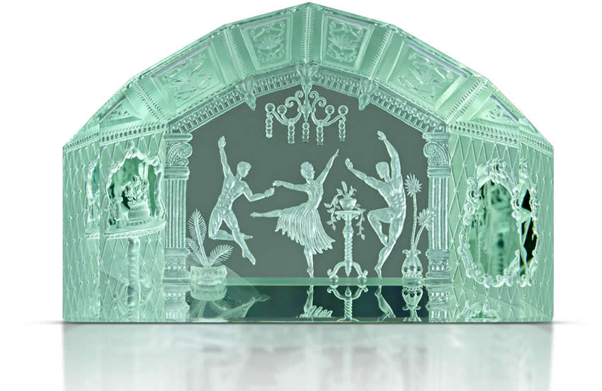 Sculpture en béryl vert de 210,55 ct. Crédit d'image : www.nationaljeweler.com
