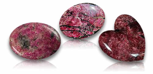 Pierres précieuses d'eudialyte