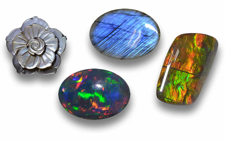 Pierres précieuses irisées aux jeux de couleurs et aux reflets chatoyants