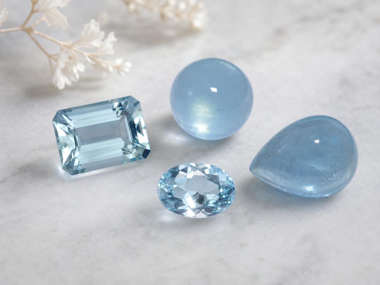 Pierres d'aigue-marine brutes pour bijoux de naissance du mois de mars