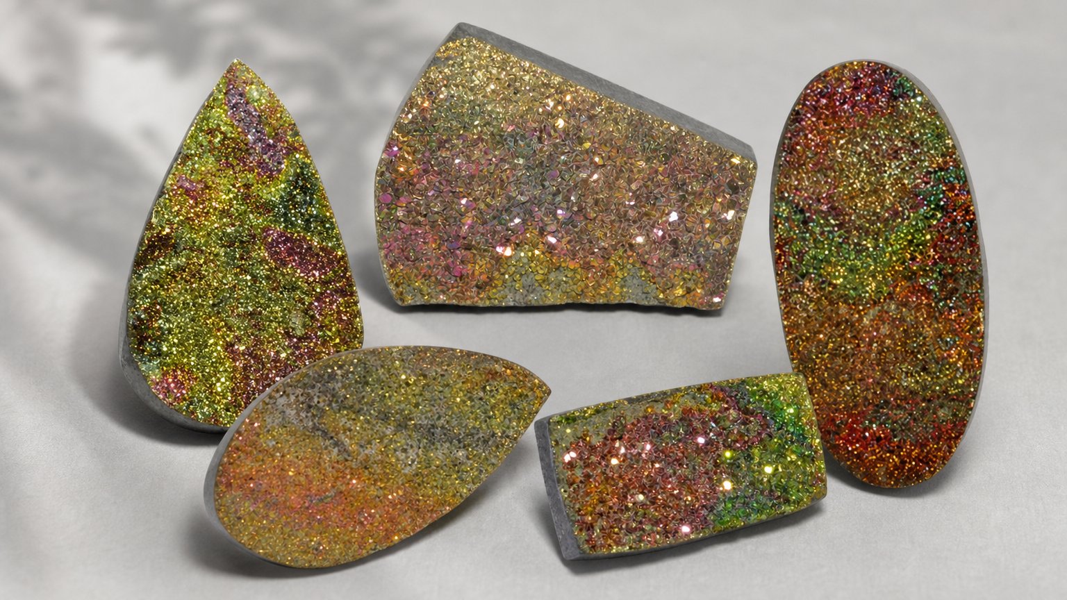 Pierres précieuses de pyrite arc-en-ciel naturelle - guide d'achat