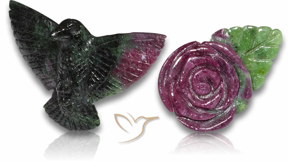 Rubis dans les sculptures de pierres précieuses de Zoisite