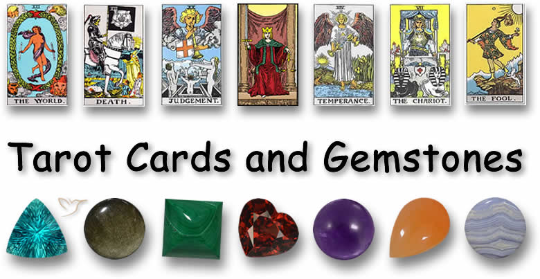 Cartes de tarot et pierres précieuses