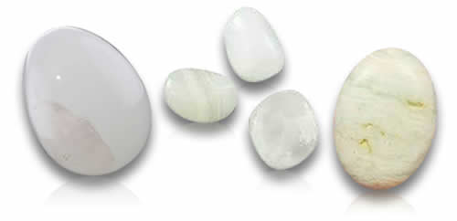 Pierres précieuses d'aragonite blanche naturelle
