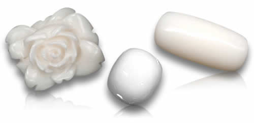 Pierres précieuses naturelles de corail blanc