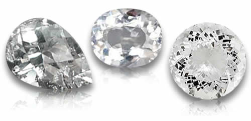 Pierres précieuses naturelles de scapolite blanche