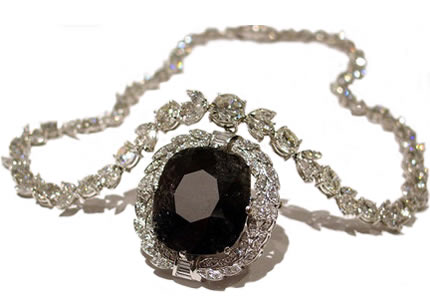 Le diamant noir Orlov avec collier