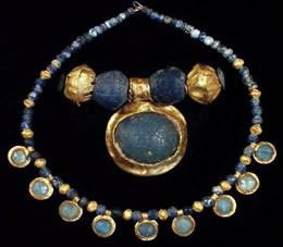 Collier égyptien antique