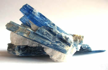 Cristaux de cyanite de Birmanie