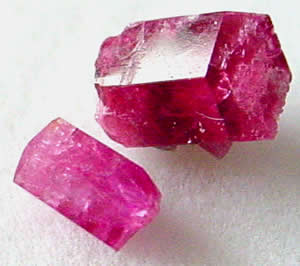 Cristal de béryl rouge