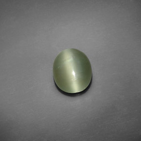 Actinolite cat's eye vert naturelle coupe ovale, 1,93 ct, transparent