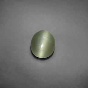 Actinolite cat's eye vert naturelle coupe ovale, 1,93 ct, transparent