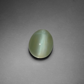Actinolite cat's eye vert naturelle coupe ovale, 3,02 ct, transparent