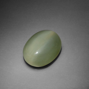 Actinolite œil de chat Vert naturelle Coupe ovale, 5.39 ct, Transparent