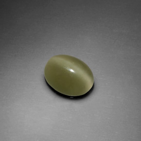 Actinolite œil de chat Vert naturelle Coupe ovale, 1.97 ct, Transparent