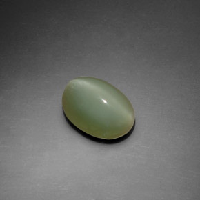 Actinolite cat's eye vert naturelle coupe ovale, 2,22 ct, transparent