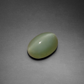 Actinolite cat's eye vert naturelle coupe ovale, 2,22 ct, transparent