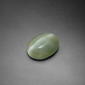 Actinolite œil de chat Vert naturelle Coupe ovale, 1.72 ct, Transparent