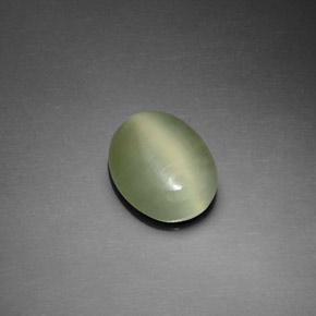 Actinolite cat's eye vert naturelle coupe ovale, 2,20 ct, transparent
