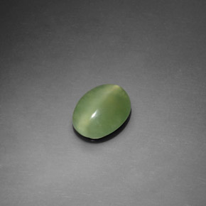 Actinolite œil de chat vert naturelle coupe ovale, 0,91 ct, transparent