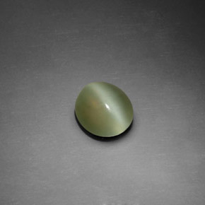 Actinolite cat's eye vert naturelle coupe ovale, 1,25 ct, transparent