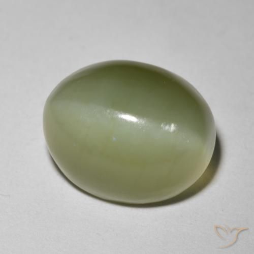 Actinolite œil de chat Vert terreux naturelle ovale, 5.80 ct, Translucide