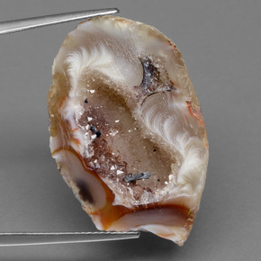 Géode d'agate multicolore naturelle forme fantaisie, 49,36 ct, opaque
