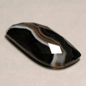 Agate multicolore naturelle forme fantaisie, 26,82 ct, opaque