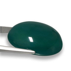 Agate vert naturelle coupe ovale, 75,23 ct, translucide
