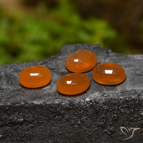 Shop natural 2.70ct Orange moyen Agate gems, ovale, from Inde at GemSelect. In stock, global shipping!