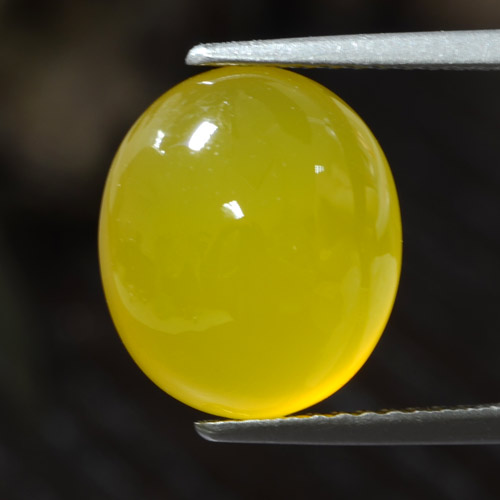 Agate jaune naturelle coupe ovale, 4,90 ct, translucide