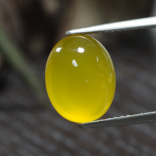 Agate Jaune miel léger naturelle Coupe ovale, 3.84 ct, Translucide