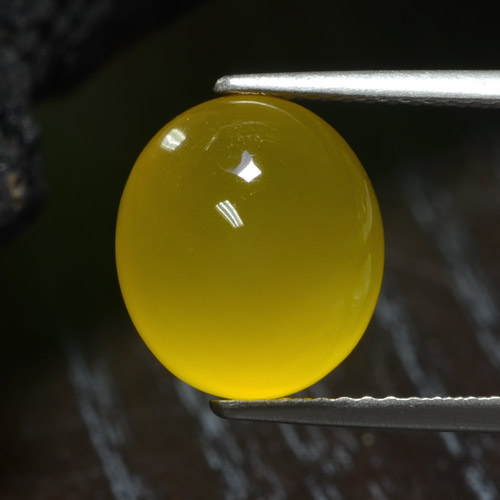 Agate jaune naturelle coupe ovale, 4,16 ct, translucide