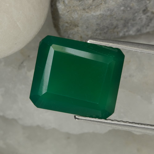 Agate Vert moyen naturelle Taille émeraude, 5.12 ct, Translucide