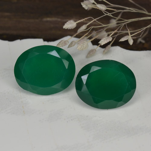 Achetez naturel 6,74ct vert agate gems, coupe ovale, en provenance inde chez gemselect. en stock, livraison internationale!