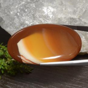 Agate multicolore naturelle coupe ovale, 81,88 ct, translucide