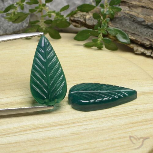 Shop natural 8.25ct Vert foncé moyen Agate gems, Fantaisie, from Inde at GemSelect. In stock, global shipping!