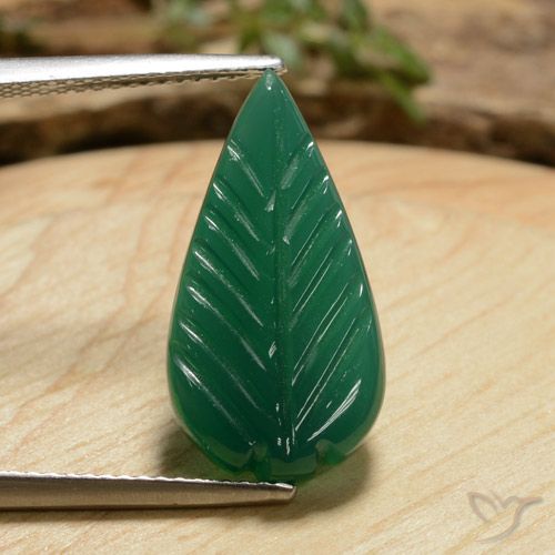 Agate Vert jaunâtre naturelle Forme fantaisie, 5.23 ct, Translucide